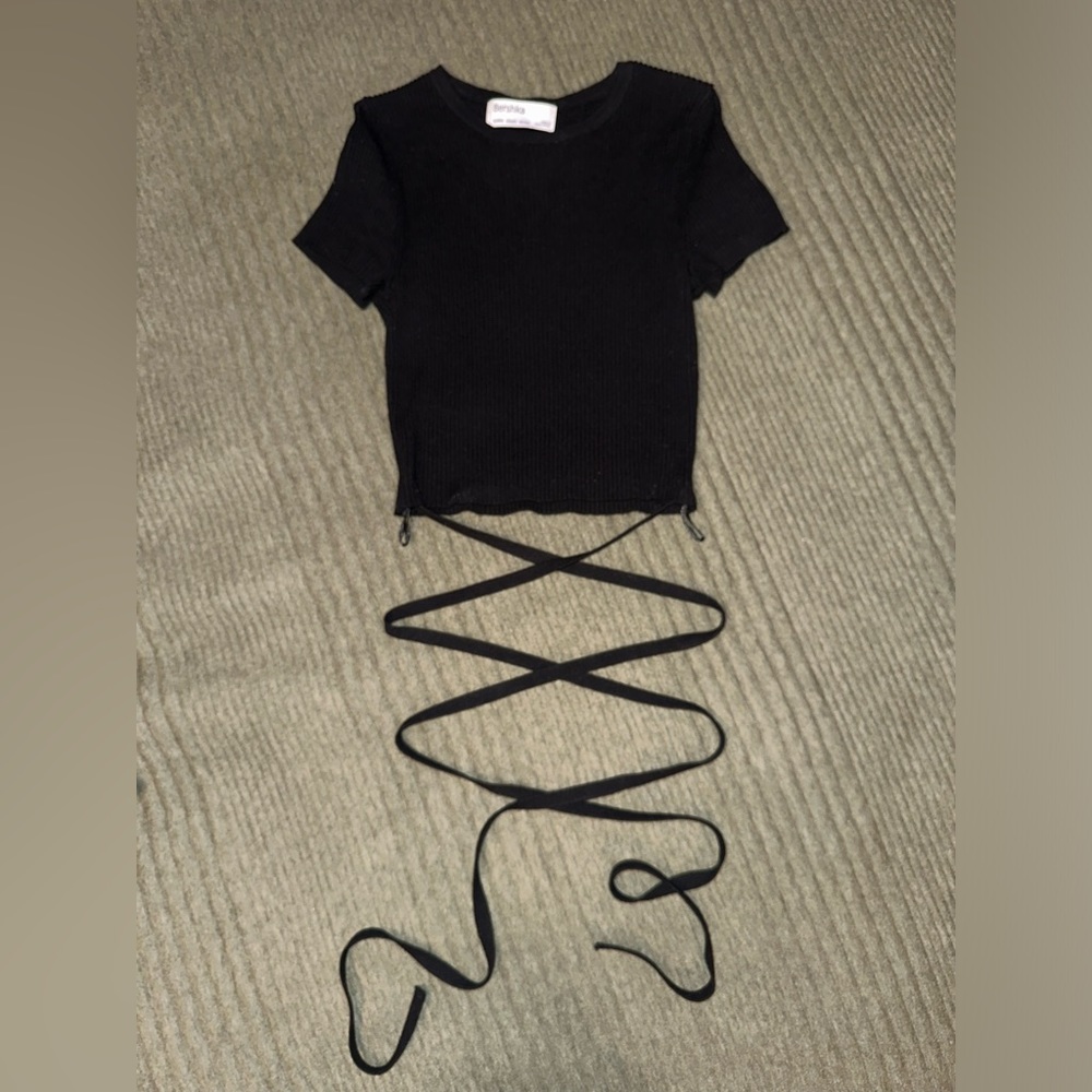 🌷Bershka crop top - XS🌷